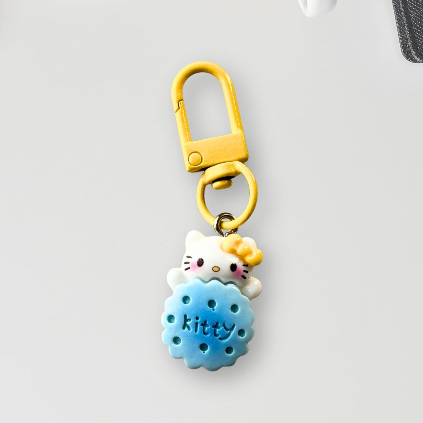 hellow kitty mini charm